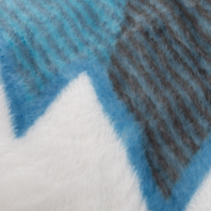 Toronto Maple Leafs NHL Ultra-Plush Flannel Plaid Throw Blanket (50" by 60")